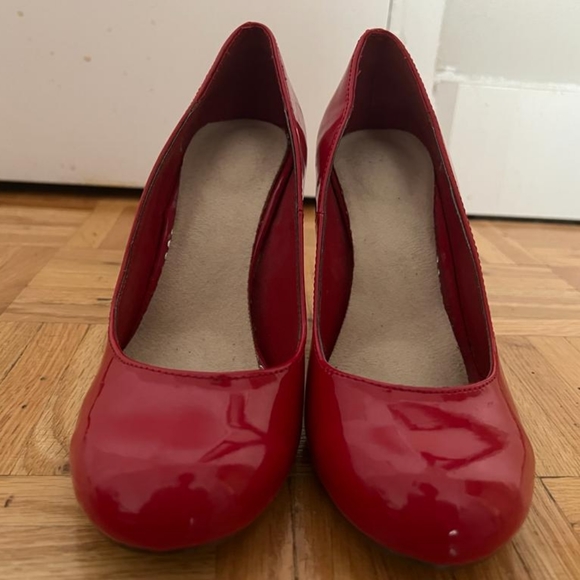 Shoes - Picture 3 of 4